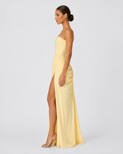 Vestido maxi drapeado amarillo lateral