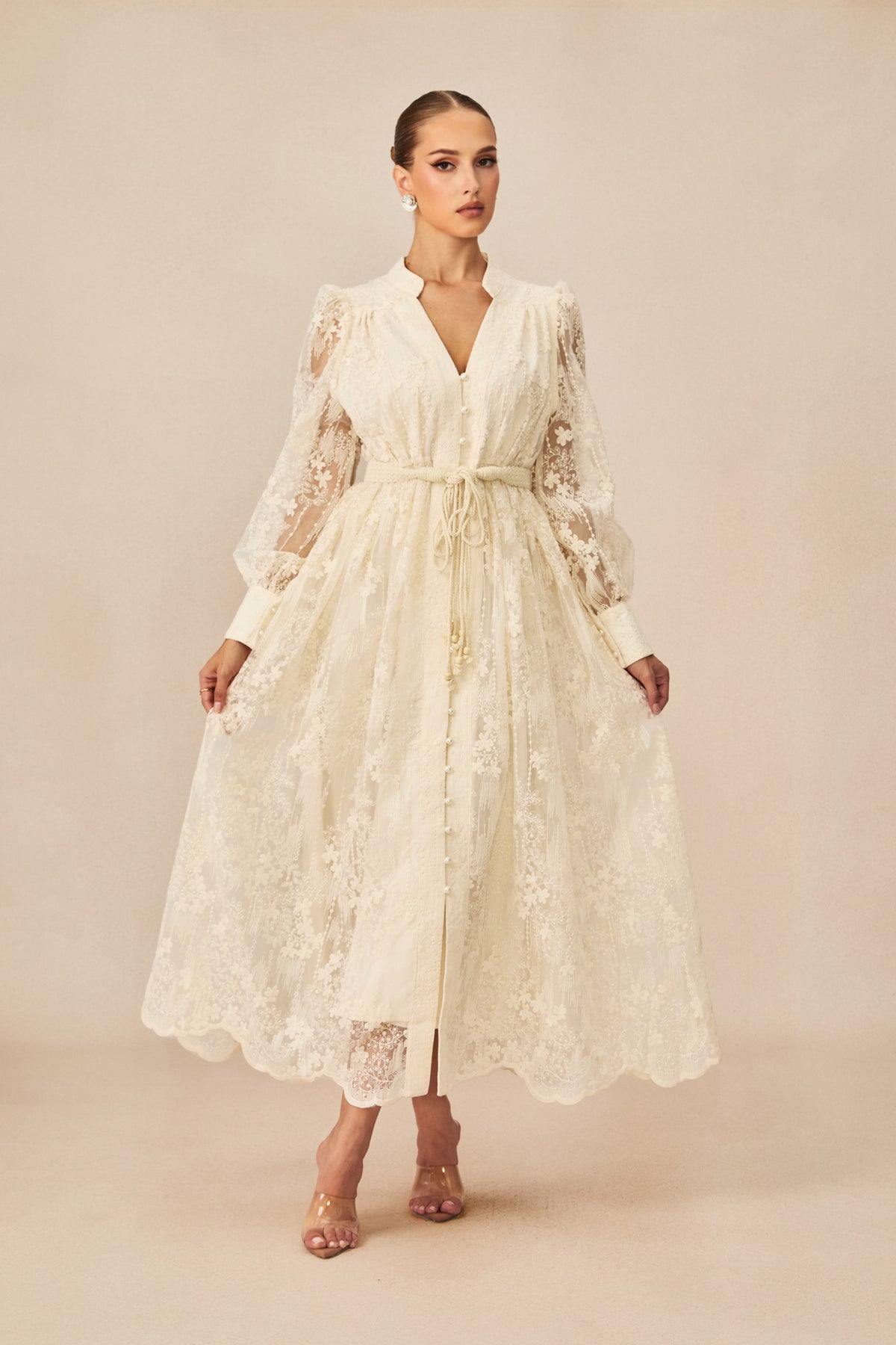 Vestido midi de encaje bordado con escote en V