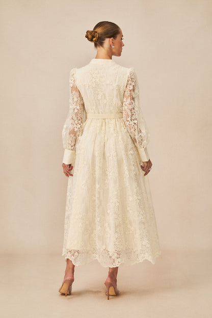 Vestido midi de encaje bordado con escote en V