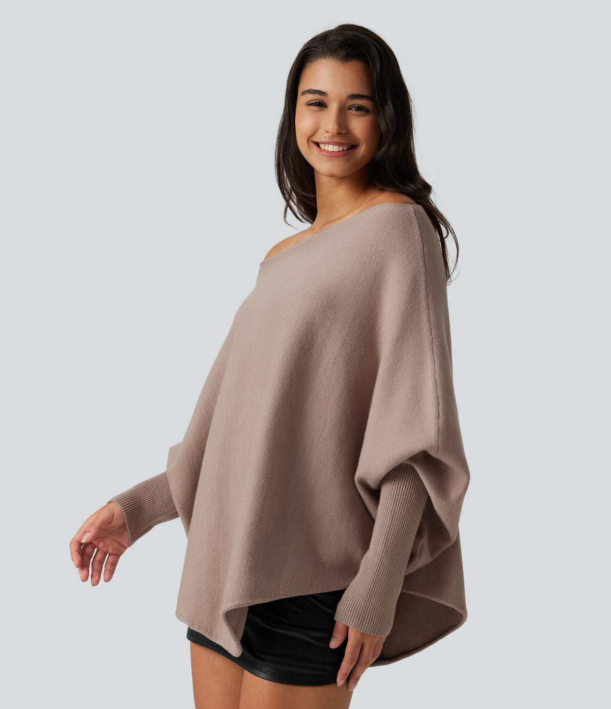 Jersey oversize con mangas murciélago y bajo asimétrico - Topo