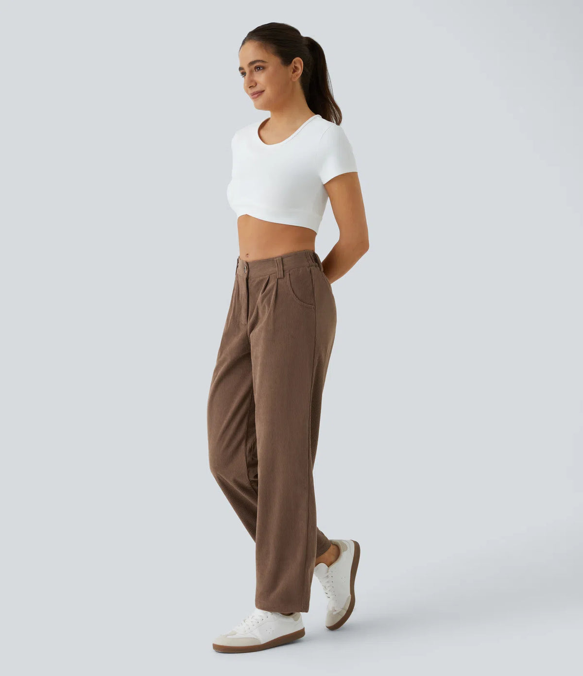 Pantalón de pana de tiro medio con bolsillos