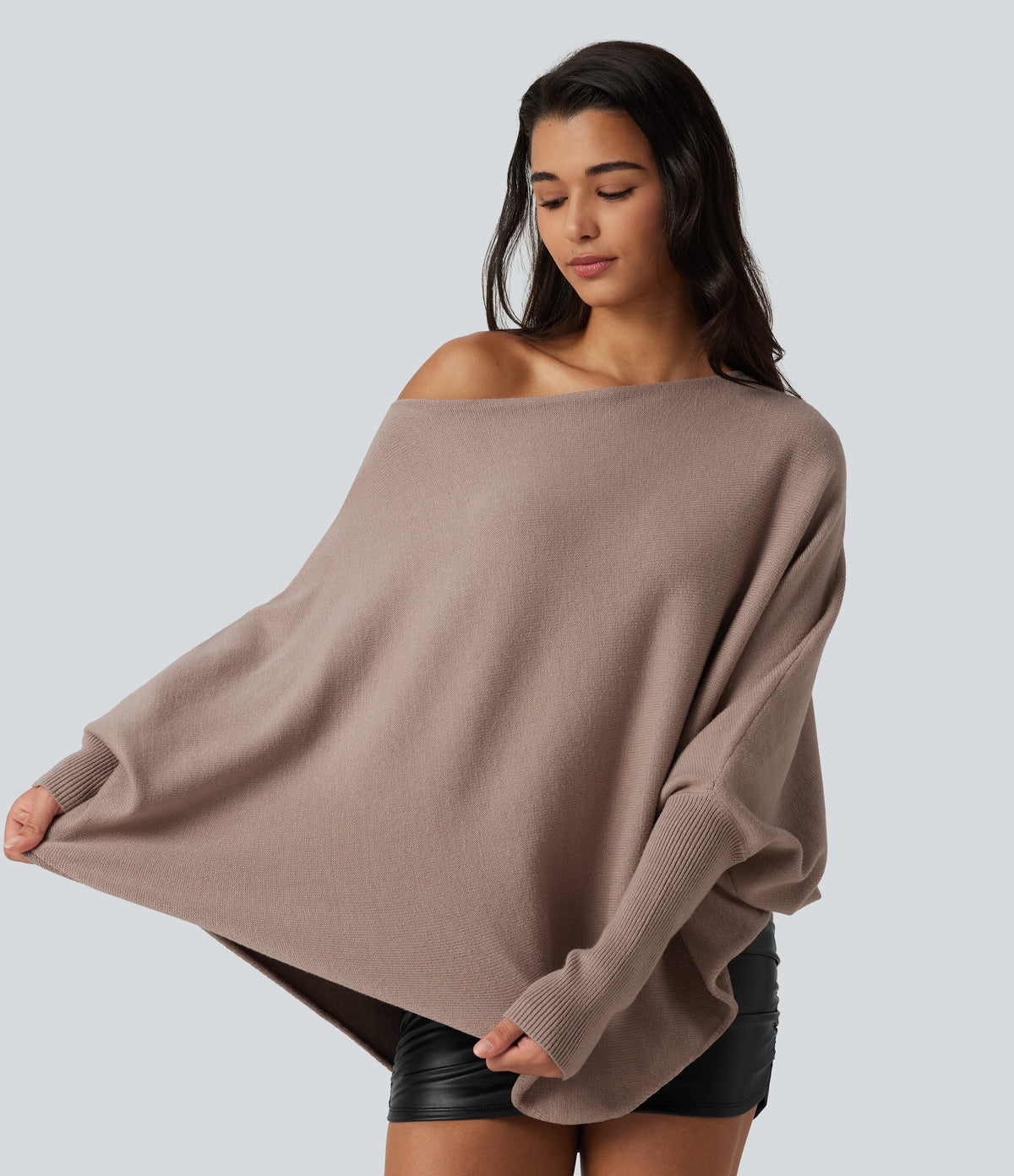 Jersey oversize con mangas murciélago y bajo asimétrico - Topo