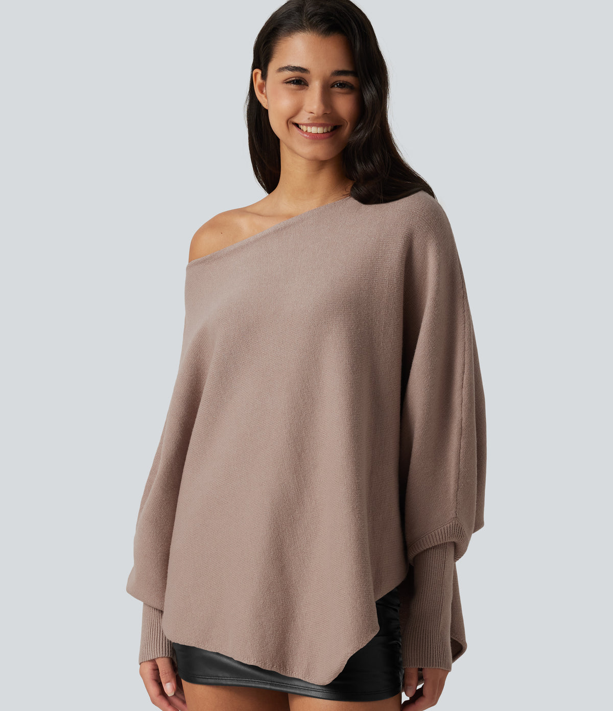 Jersey oversize con mangas murciélago y bajo asimétrico - Topo