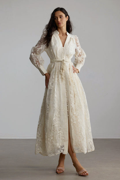 Vestido midi de encaje bordado con escote en V