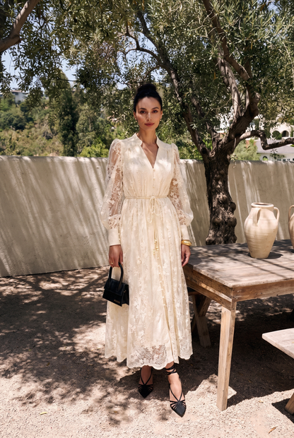 Vestido midi de encaje bordado con escote en V