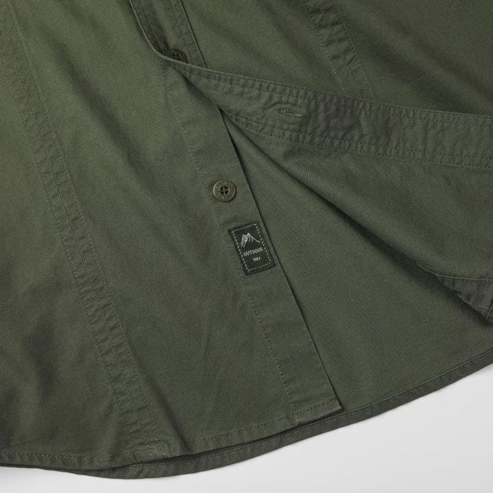 Camisa militar de manga larga detalle
