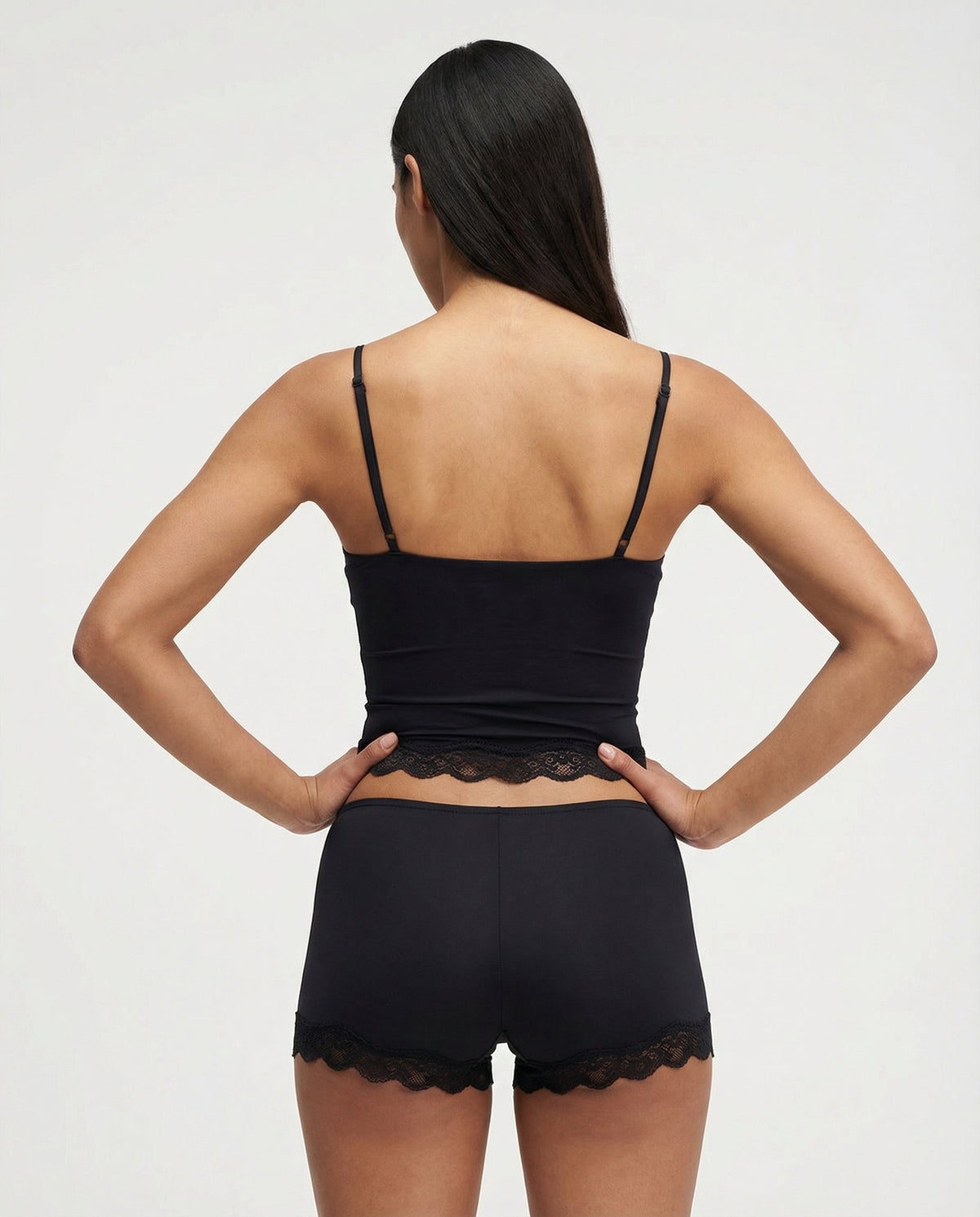 Detalle del encaje del conjunto de pijama